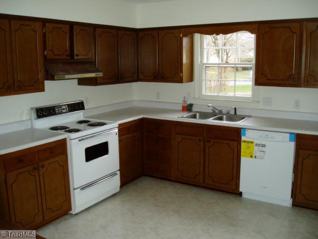 3218 Pine Needles Road High Point, NC 27265 - Photo 3 of 12 Kitchen. New dishwasher just installed. Never been used.