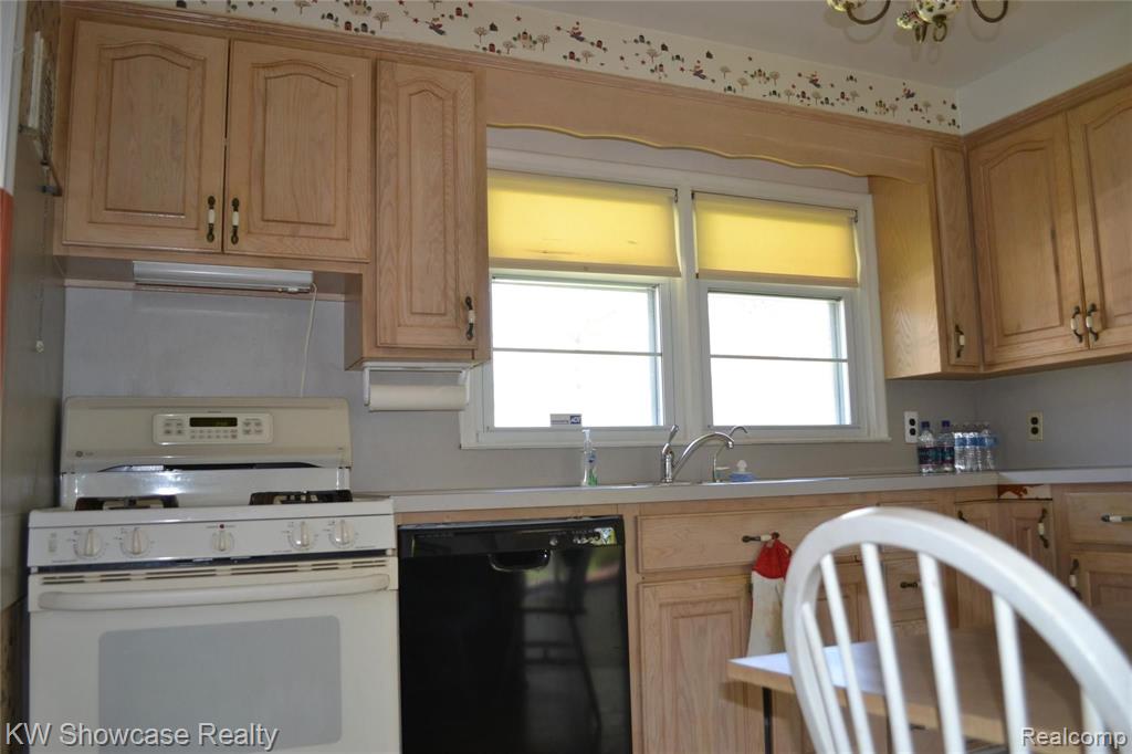 1528 East Maple Road Birmingham, MI 48009 - Photo 6 of 22