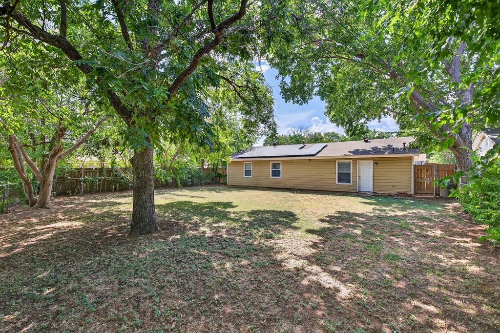 404 Freestone Drive Euless, TX 76039 - Photo 17 of 19