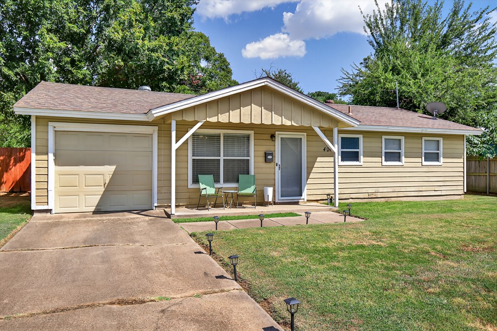 404 Freestone Drive Euless, TX 76039 - Photo 2 of 19