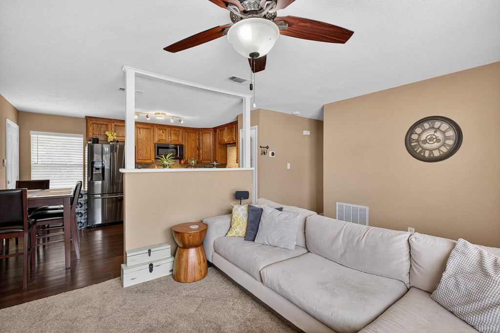 404 Freestone Drive Euless, TX 76039 - Photo 5 of 19