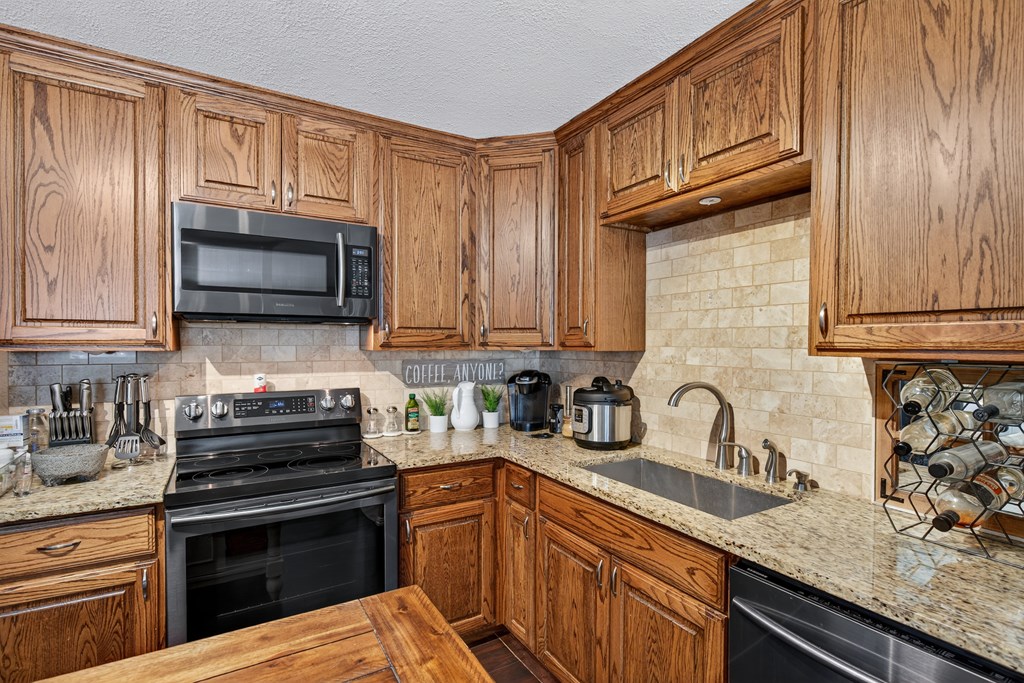 404 Freestone Drive Euless, TX 76039 - Photo 10 of 19