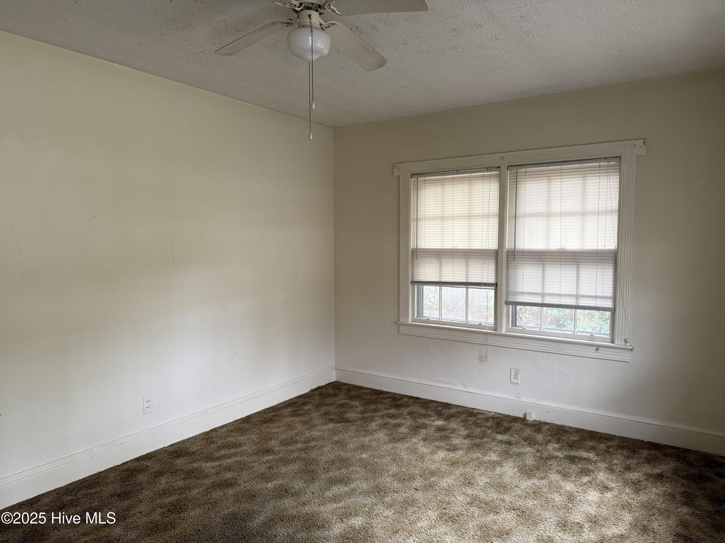 512 Nicholson Street Clinton, NC 28328 - Photo 2 of 16 IMG_1106