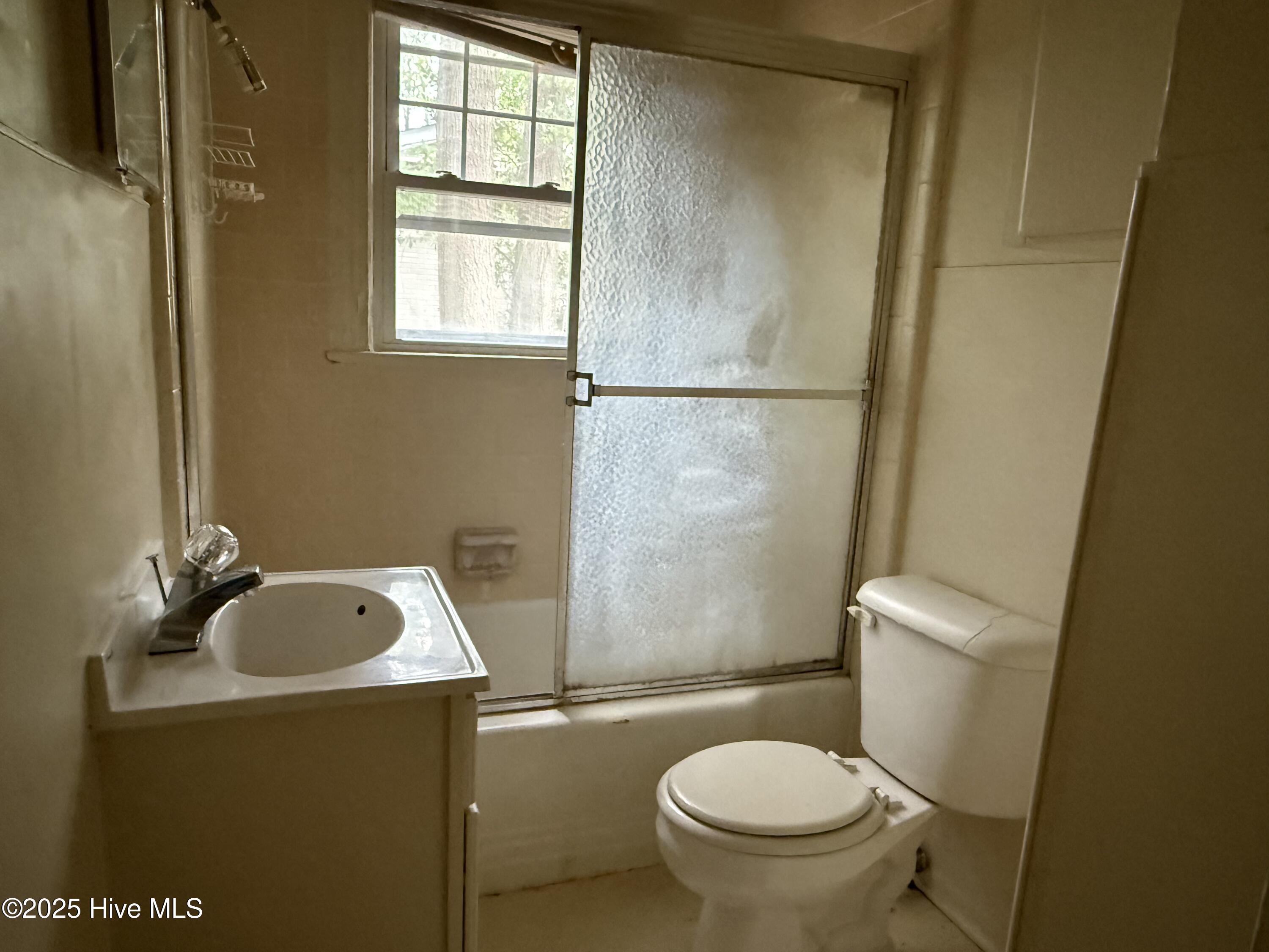 512 Nicholson Street Clinton, NC 28328 - Photo 5 of 16 IMG_1109