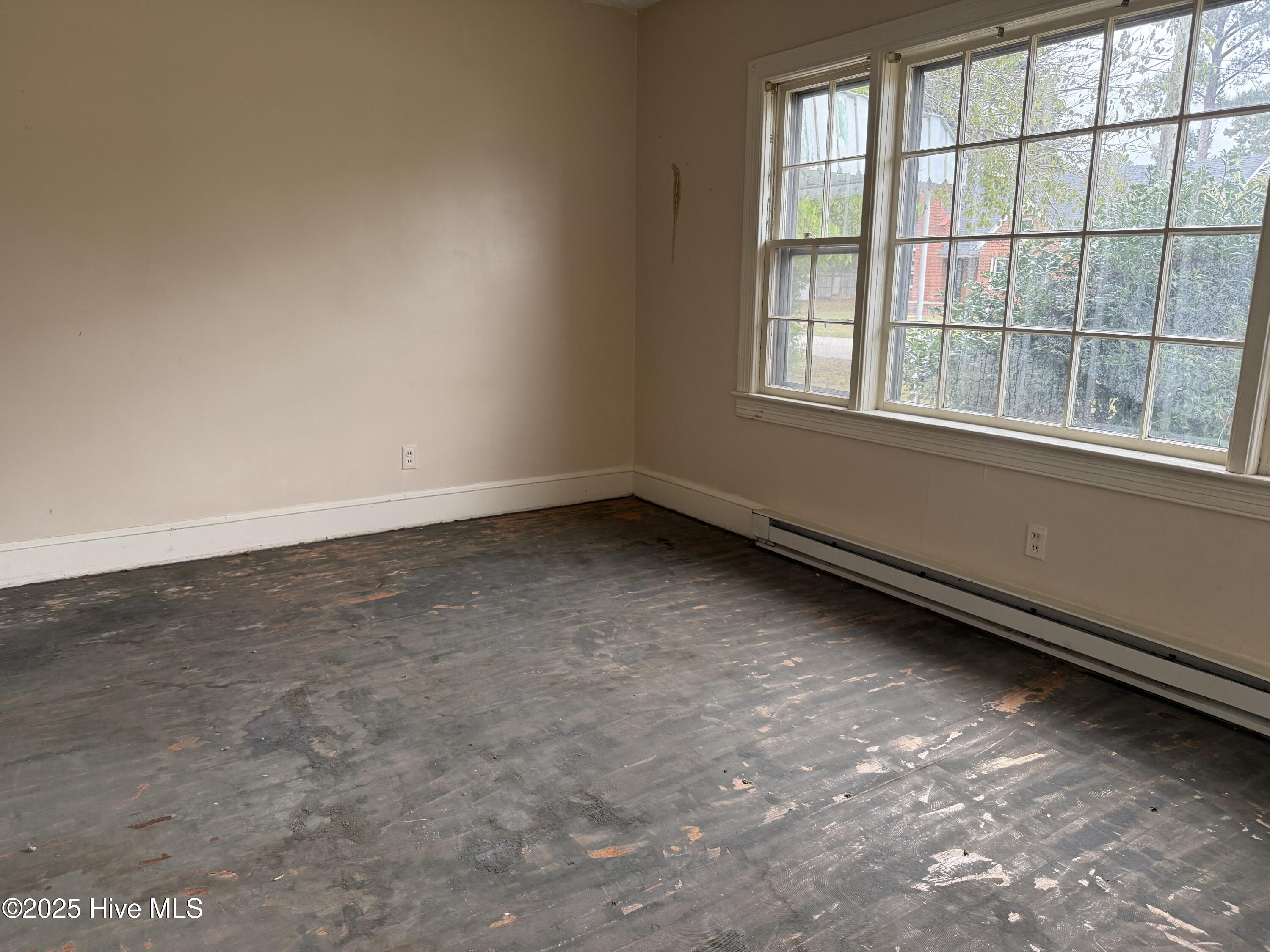 512 Nicholson Street Clinton, NC 28328 - Photo 10 of 16 IMG_1114