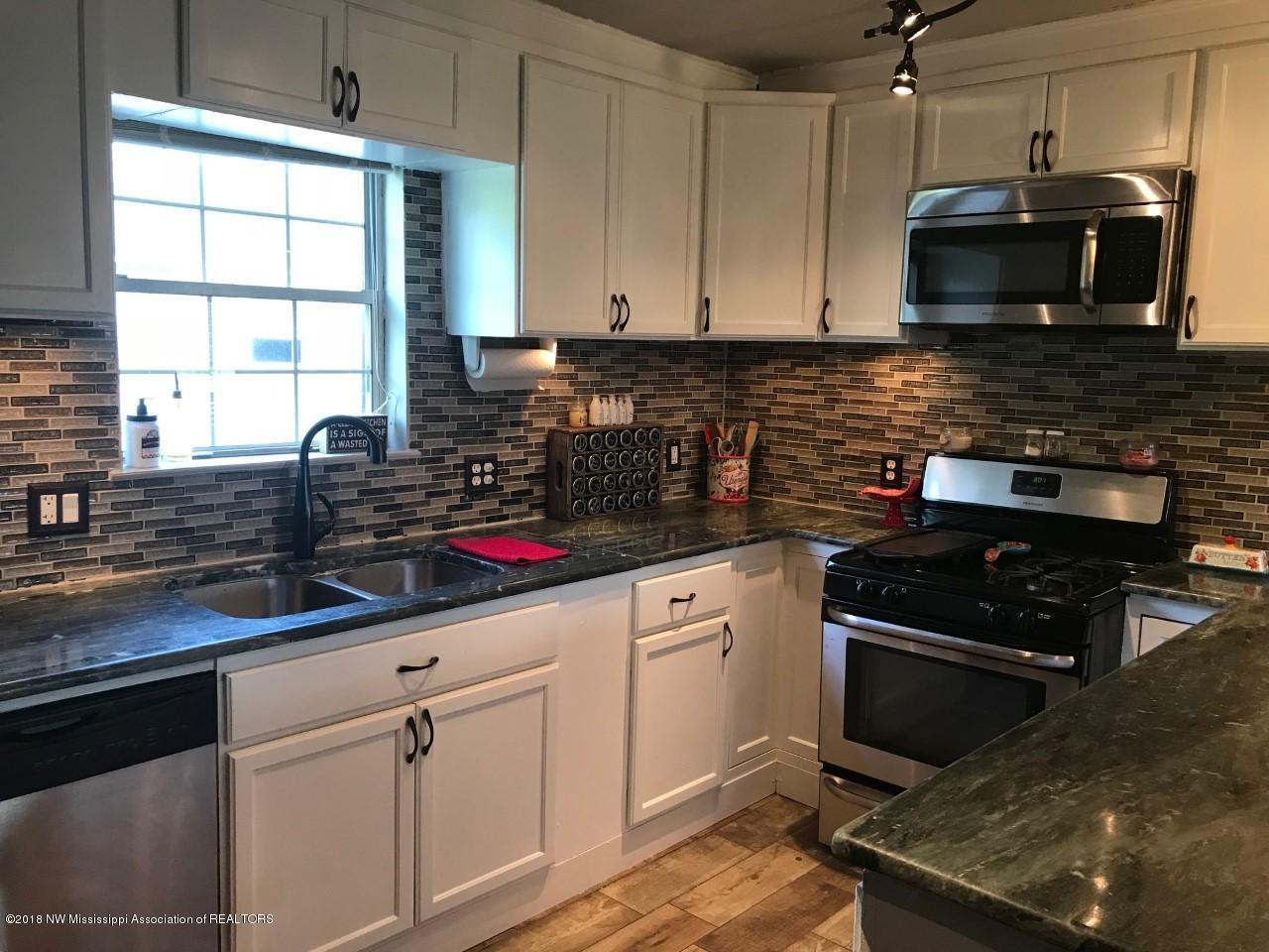 3760 Pleasant Hill Road, Unit 1 Nesbit, MS 38651 - Photo 8 of 20 3760 Pleasant Hill 16