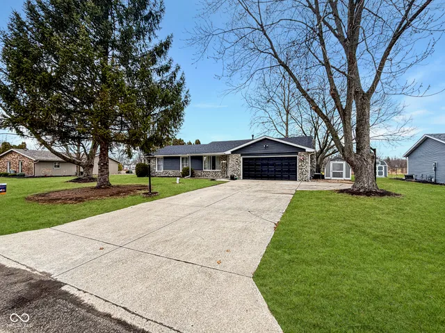 $265,000 | 1904 West Sun Valley Parkway, Muncie, IN 47303