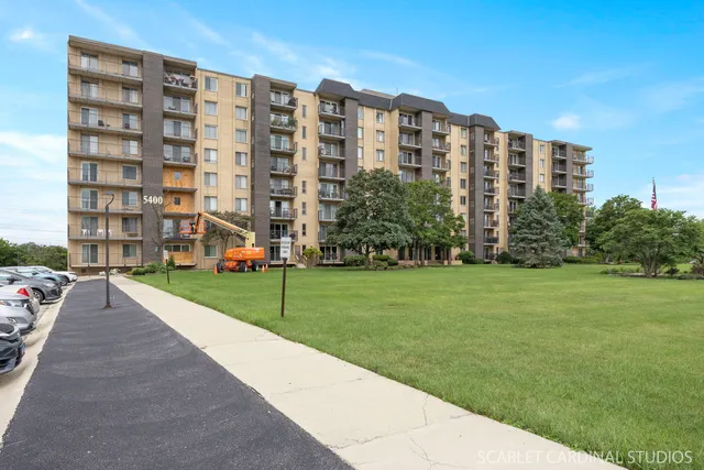 $210,000 | 5400 Walnut Avenue, Unit 805, Downers Grove, IL 60515