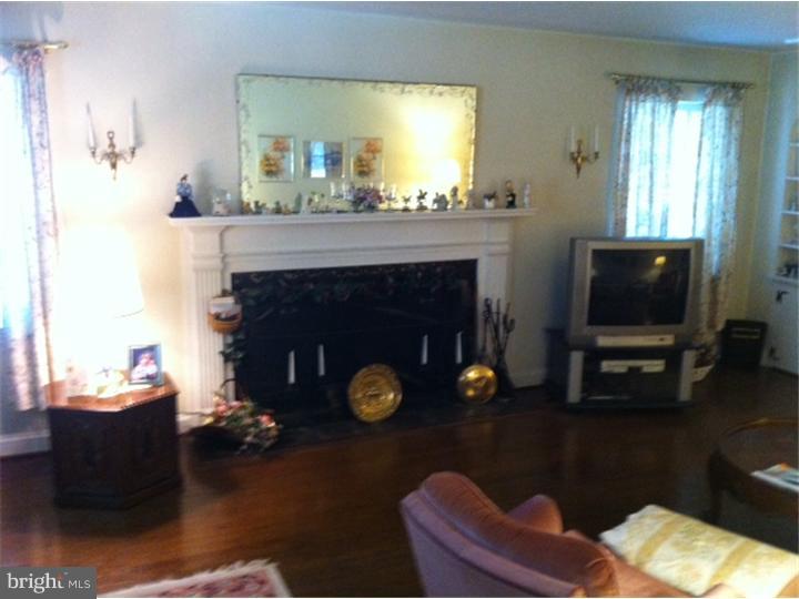 701 Arch Street Spring City, PA 19475 - Photo 7 of 23 Living Room