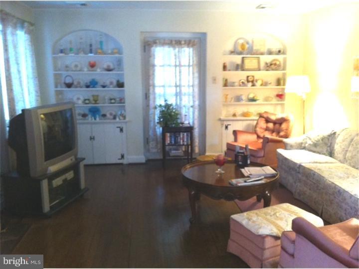 701 Arch Street Spring City, PA 19475 - Photo 8 of 23 Living Room