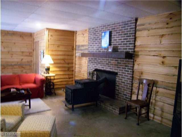 2632 Whitaker Road Boonville, NC 27011 - Photo 11 of 16 Den/Family/Great Room.