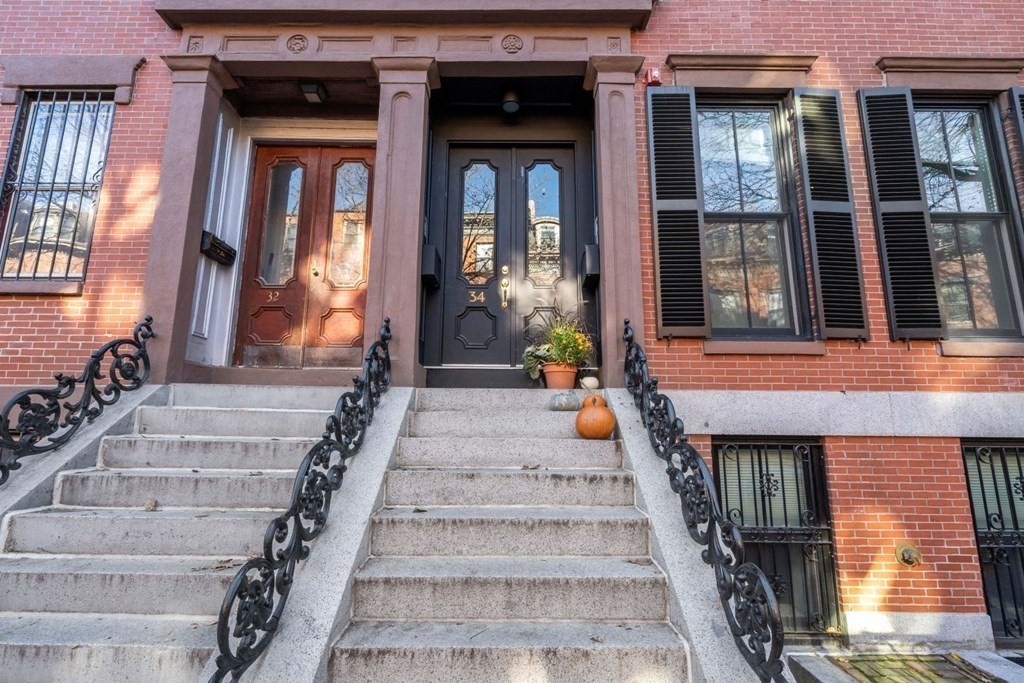 34 Dwight Street, Unit 1 Boston, MA 02118 - Photo 39 of 40 a front view of a house