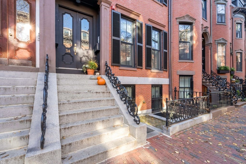 34 Dwight Street, Unit 1 Boston, MA 02118 - Photo 40 of 40 a view of a building with many windows