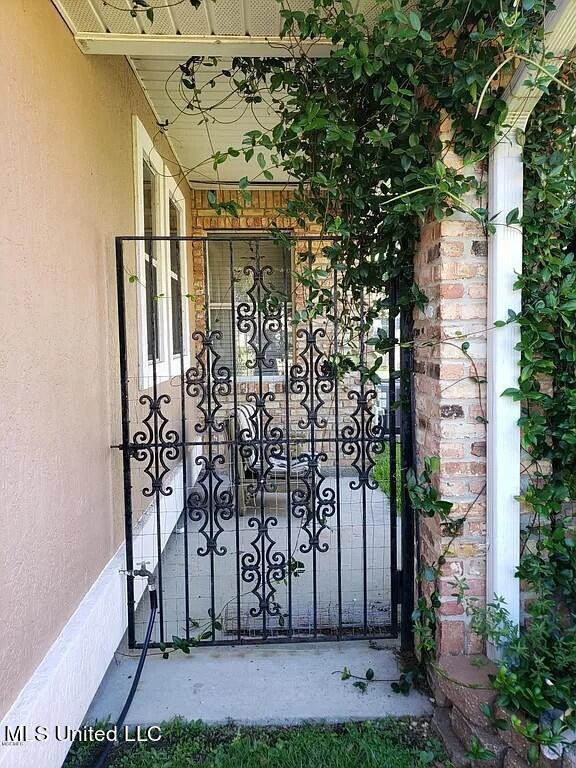 2456 Sunkist Country Club Road Biloxi, MS 39532 - Photo 20 of 20 side gate