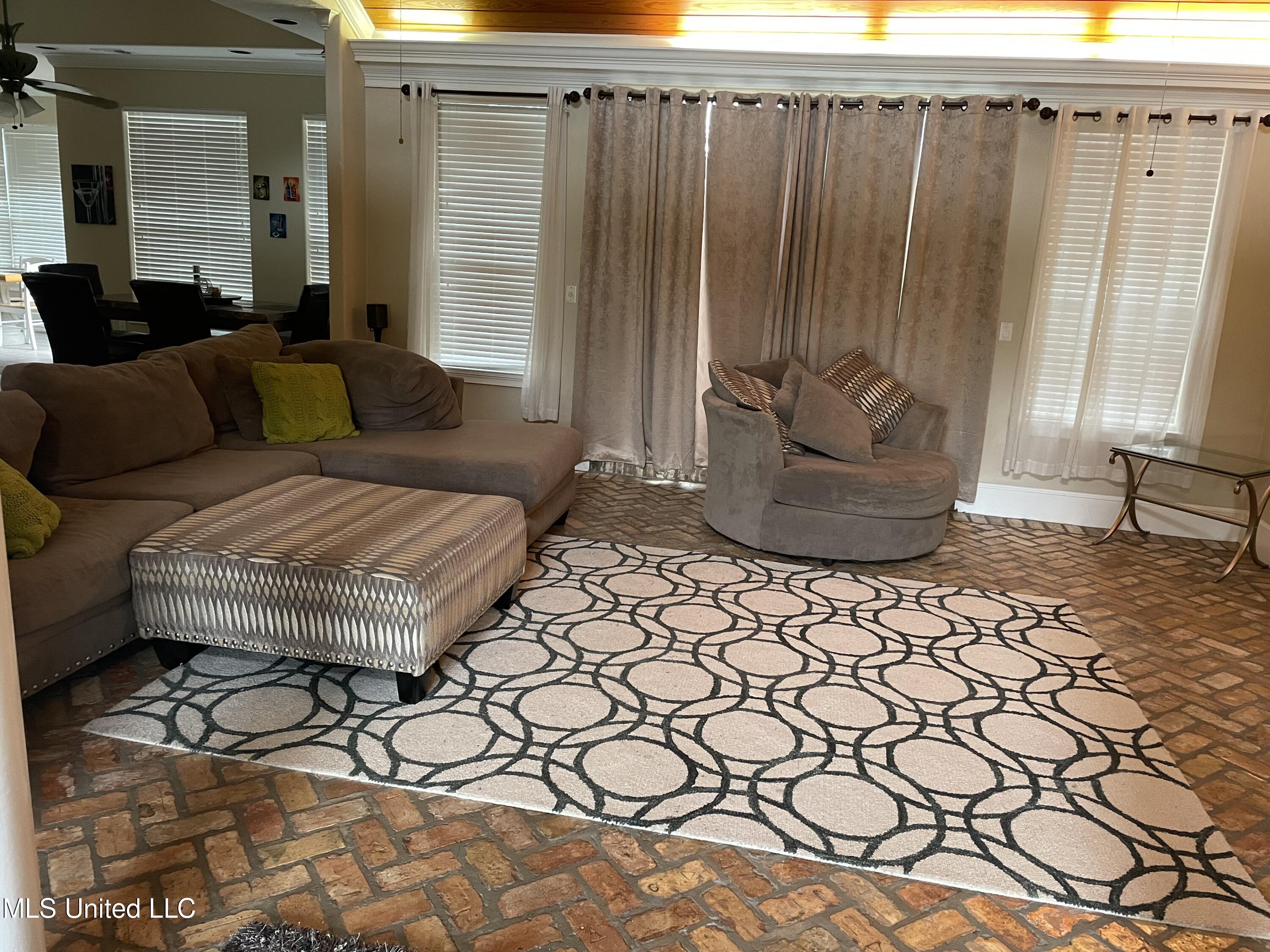 2456 Sunkist Country Club Road Biloxi, MS 39532 - Photo 3 of 20 furnished iving room