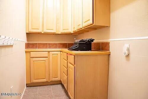 2456 Sunkist Country Club Road Biloxi, MS 39532 - Photo 10 of 20 butler's pantry