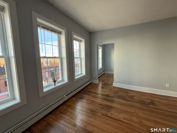 $1,950 | 187-205 Bank Street, New London, CT 06320