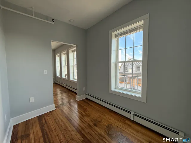 $1,950 | 187 Bank Street, New London, CT 06320