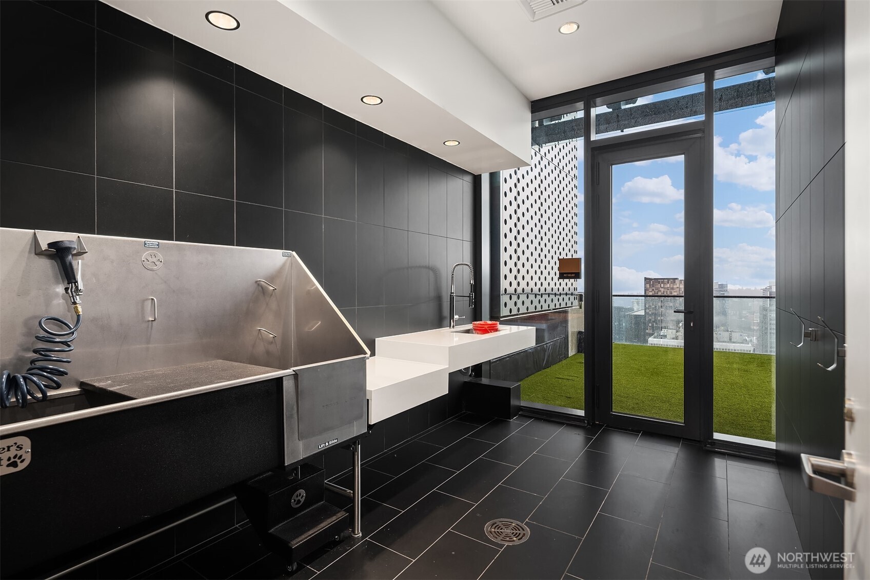 300 Virginia Street, Unit 3103 Seattle, WA 98101 - Photo 32 of 36 a bathroom with a mirror and a shower