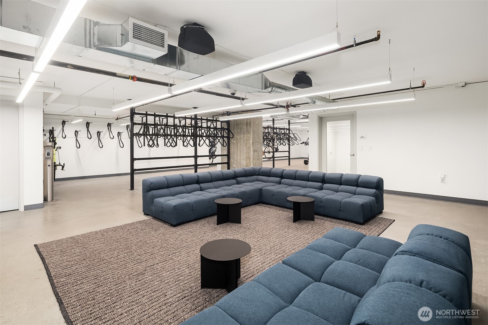 300 Virginia Street, Unit 3103 Seattle, WA 98101 - Photo 34 of 36 a living room with furniture and a rug