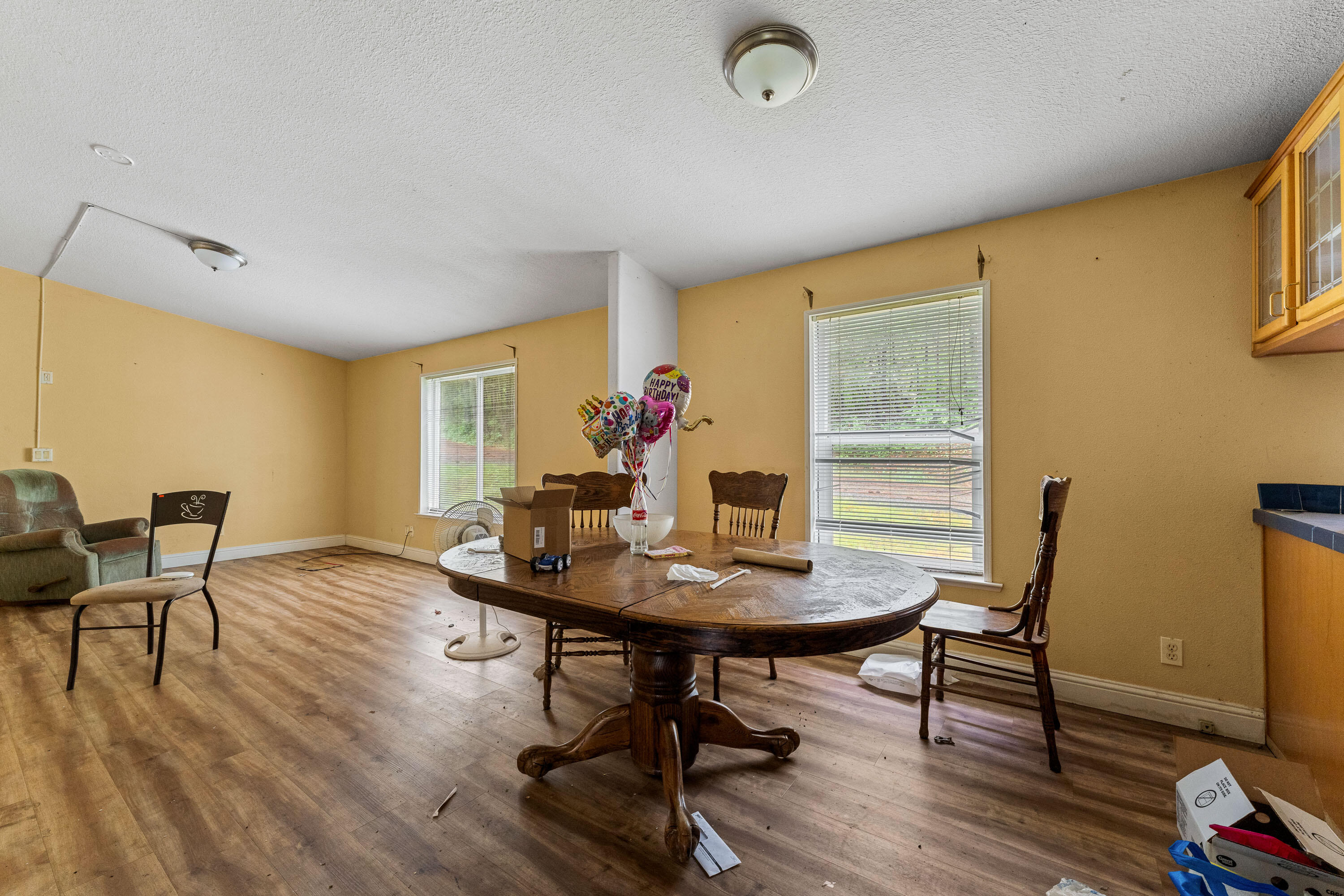 10517 Lower River Road Grants Pass, OR 97526 - Photo 12 of 26 24-INT (10 of 15)