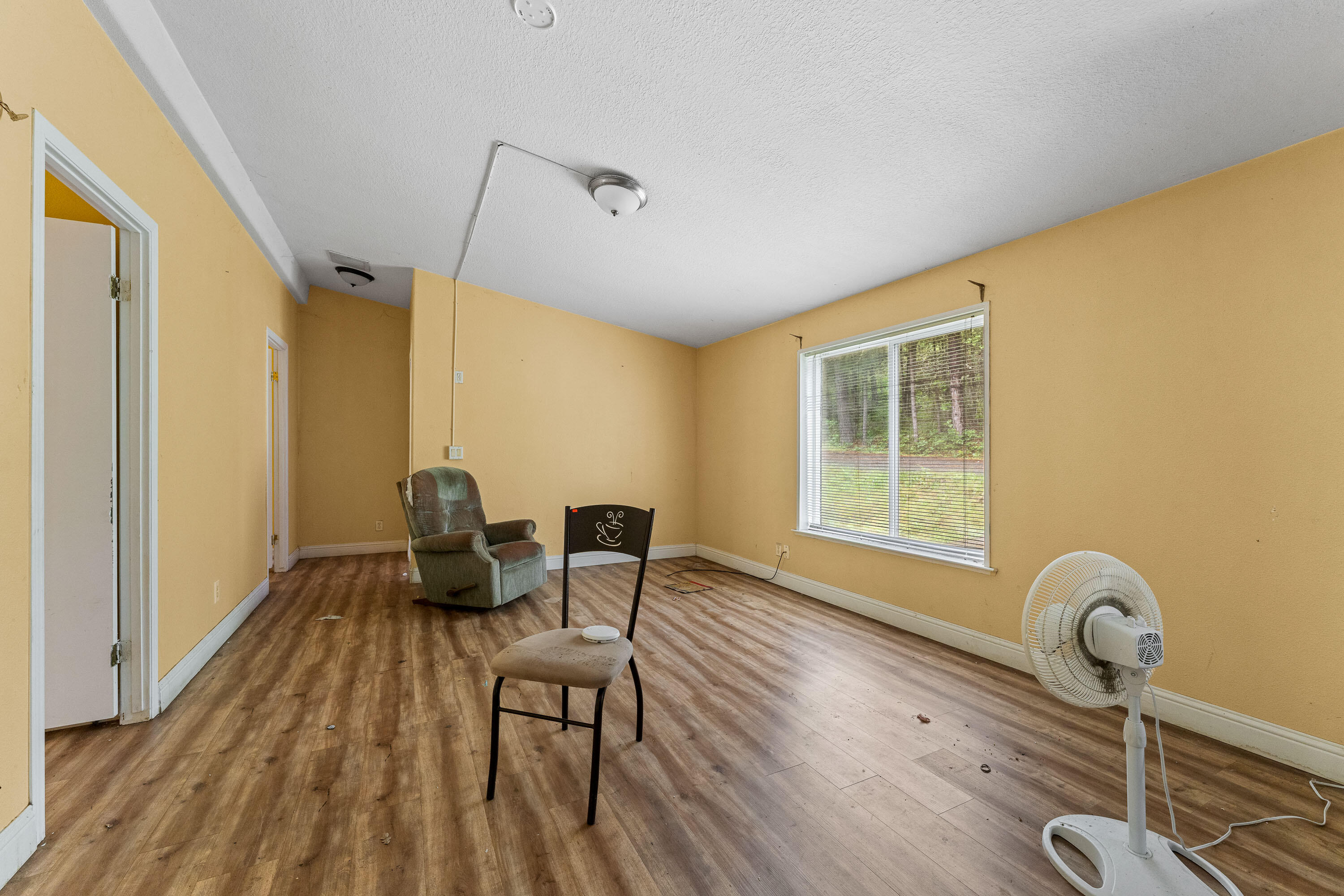 10517 Lower River Road Grants Pass, OR 97526 - Photo 22 of 26 25-INT (11 of 15)