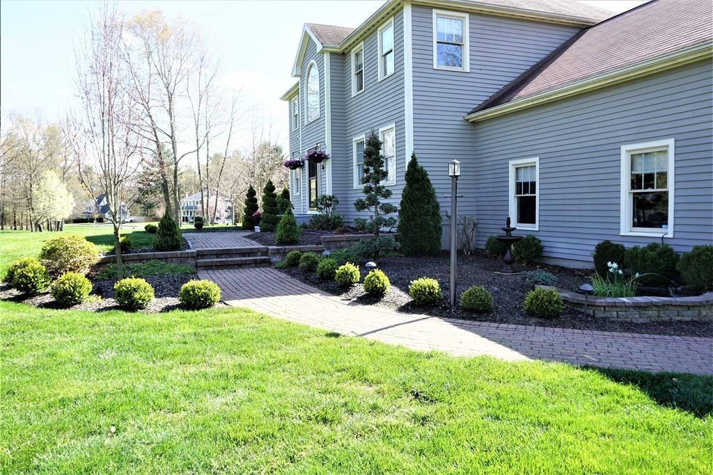 16 Bicknell Drive Mendon, MA 01756 - Photo 3 of 40