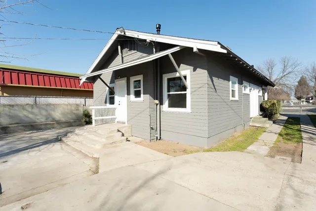 $735,000 | 4354 East Kings Canyon Road, Fresno, CA 93702