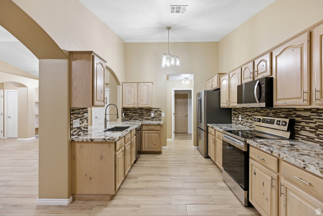 17 South 2000 East St. George, UT 84790 - Photo 8 of 38