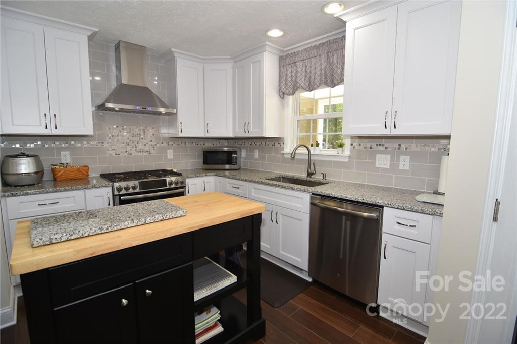 3181 Lindsay Meadows Road Hickory, NC 28601 - Photo 2 of 38 Gallery Image 2