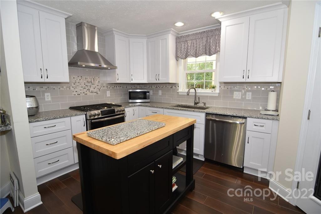 3181 Lindsay Meadows Road Hickory, NC 28601 - Photo 3 of 38 Gallery Image 3