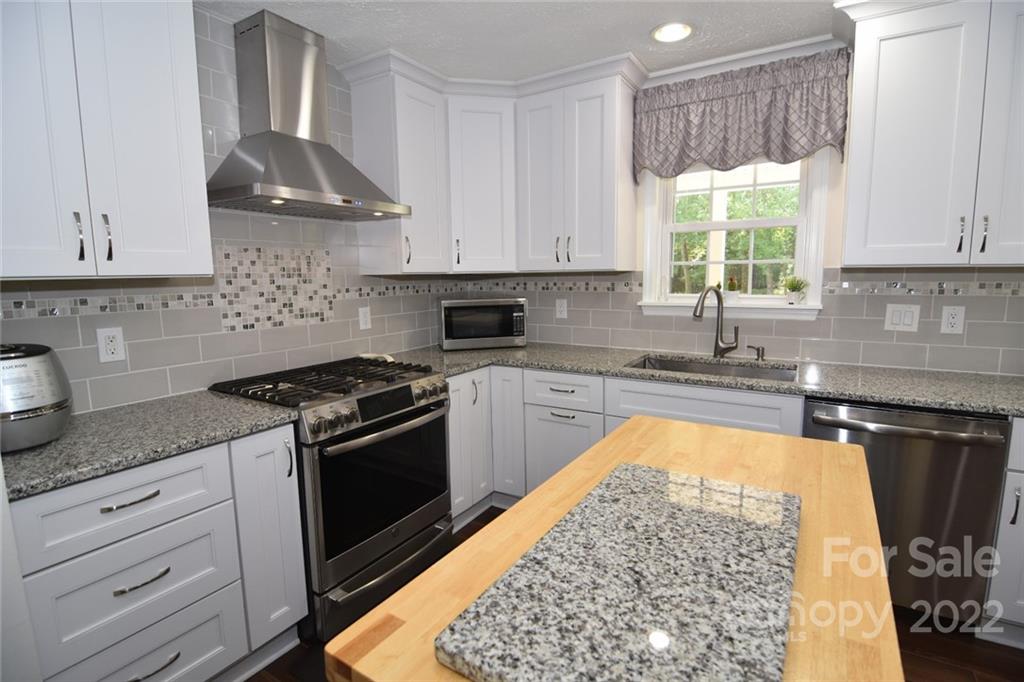 3181 Lindsay Meadows Road Hickory, NC 28601 - Photo 4 of 38 Gallery Image 4
