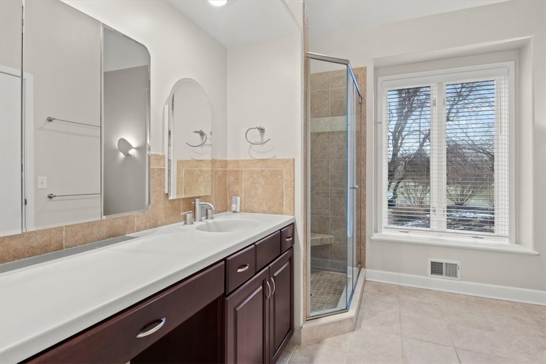 63 Hedgerow Circle Mendon, NY 14472 - Photo 22 of 45 Primary suite bathroom