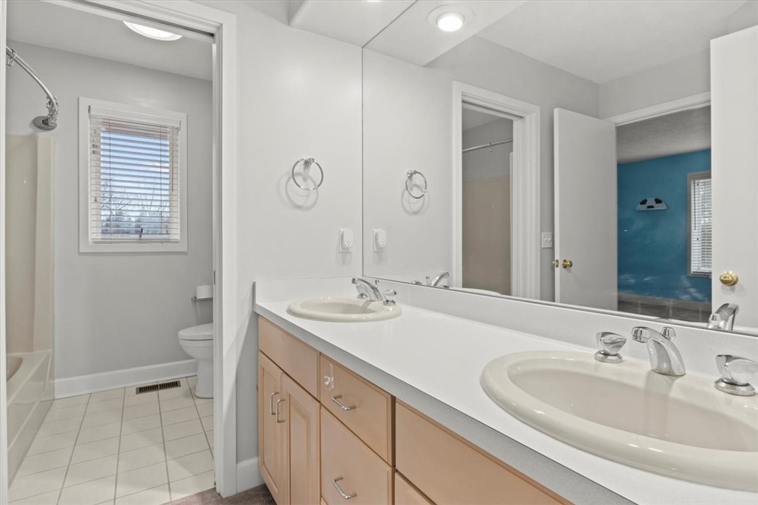 63 Hedgerow Circle Mendon, NY 14472 - Photo 31 of 45 Upstairs full bathroom