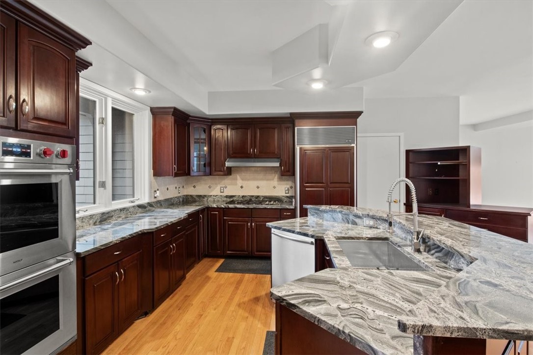 63 Hedgerow Circle Mendon, NY 14472 - Photo 8 of 45 Kitchen