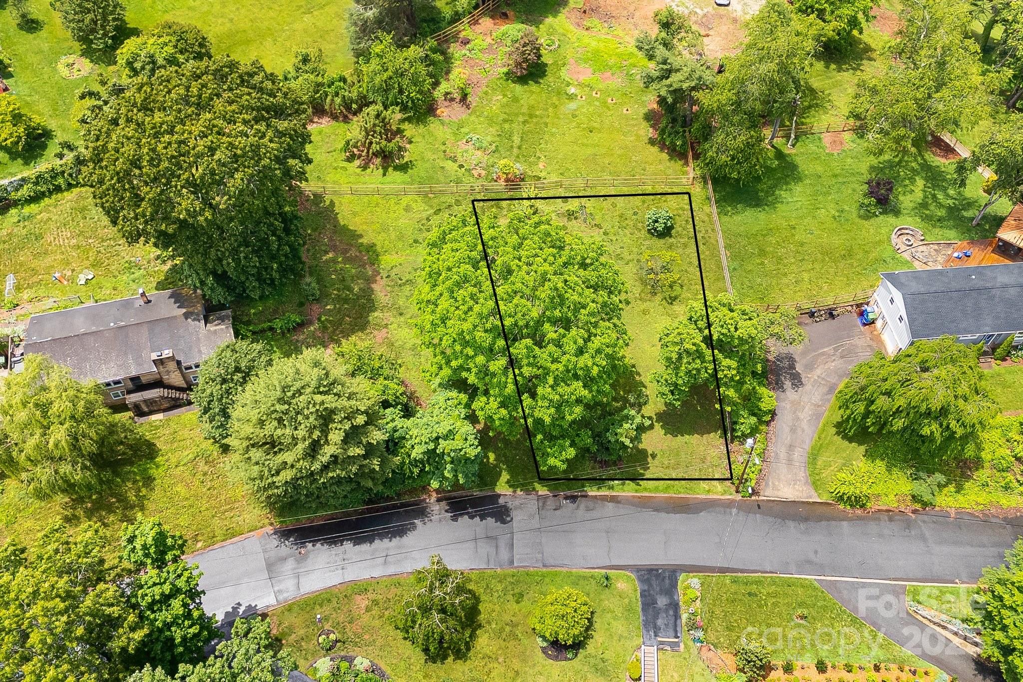28 Sheppard Drive Asheville, NC 28806 - Photo 5 of 7 an aerial view of a yard
