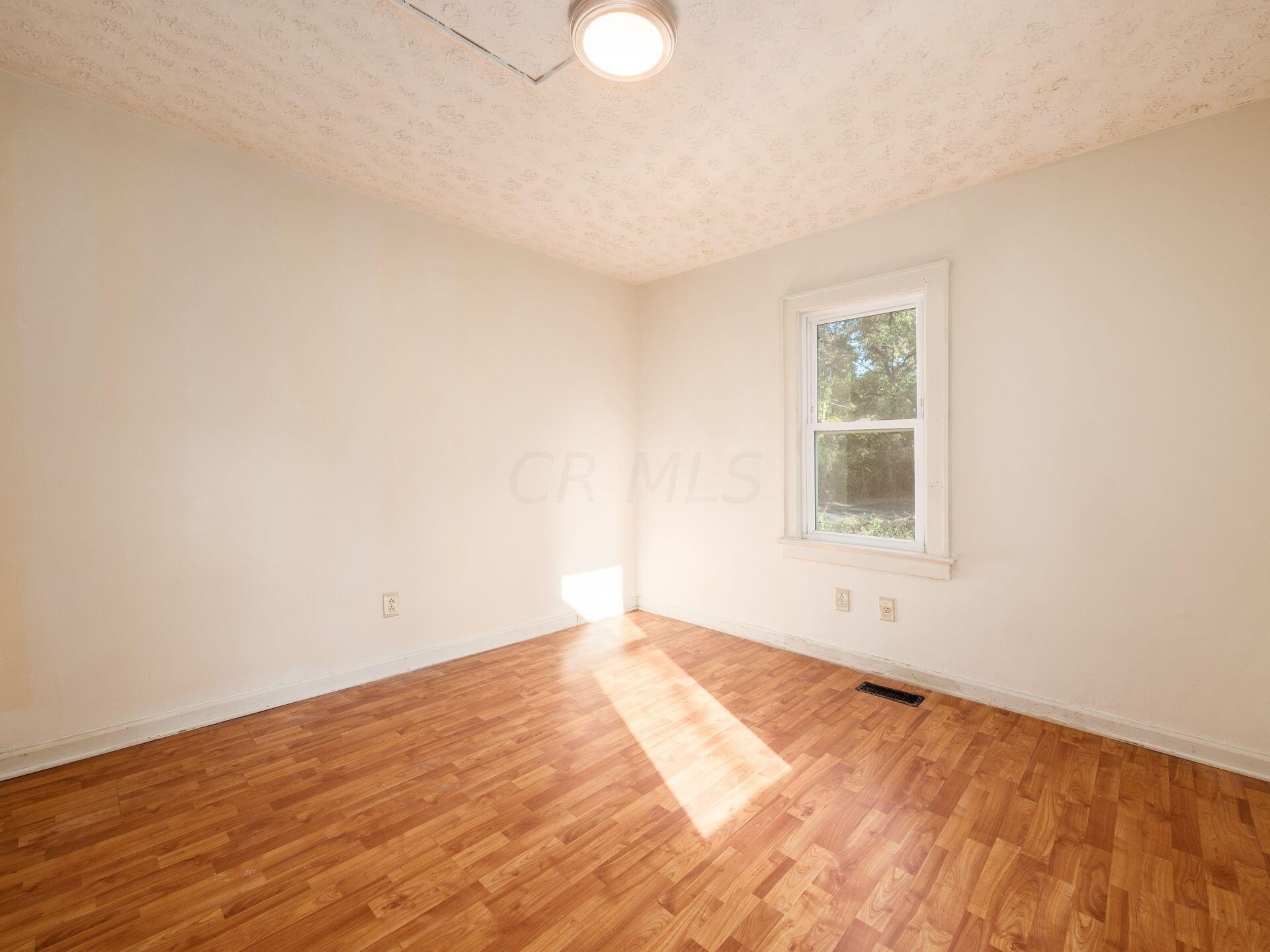 2596 Zollinger Road Columbus, OH 43221 - Photo 19 of 32 019_2d65_i 2596 Zollinger 029