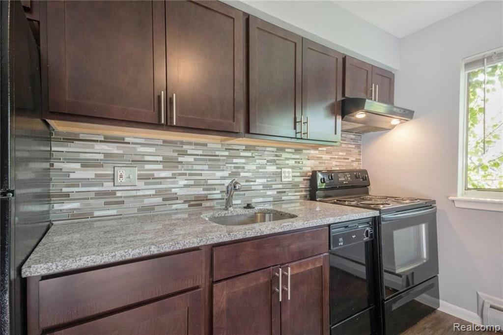 629 West Maple Road, Unit 6298 Clawson, MI 48017 - Photo 8 of 20