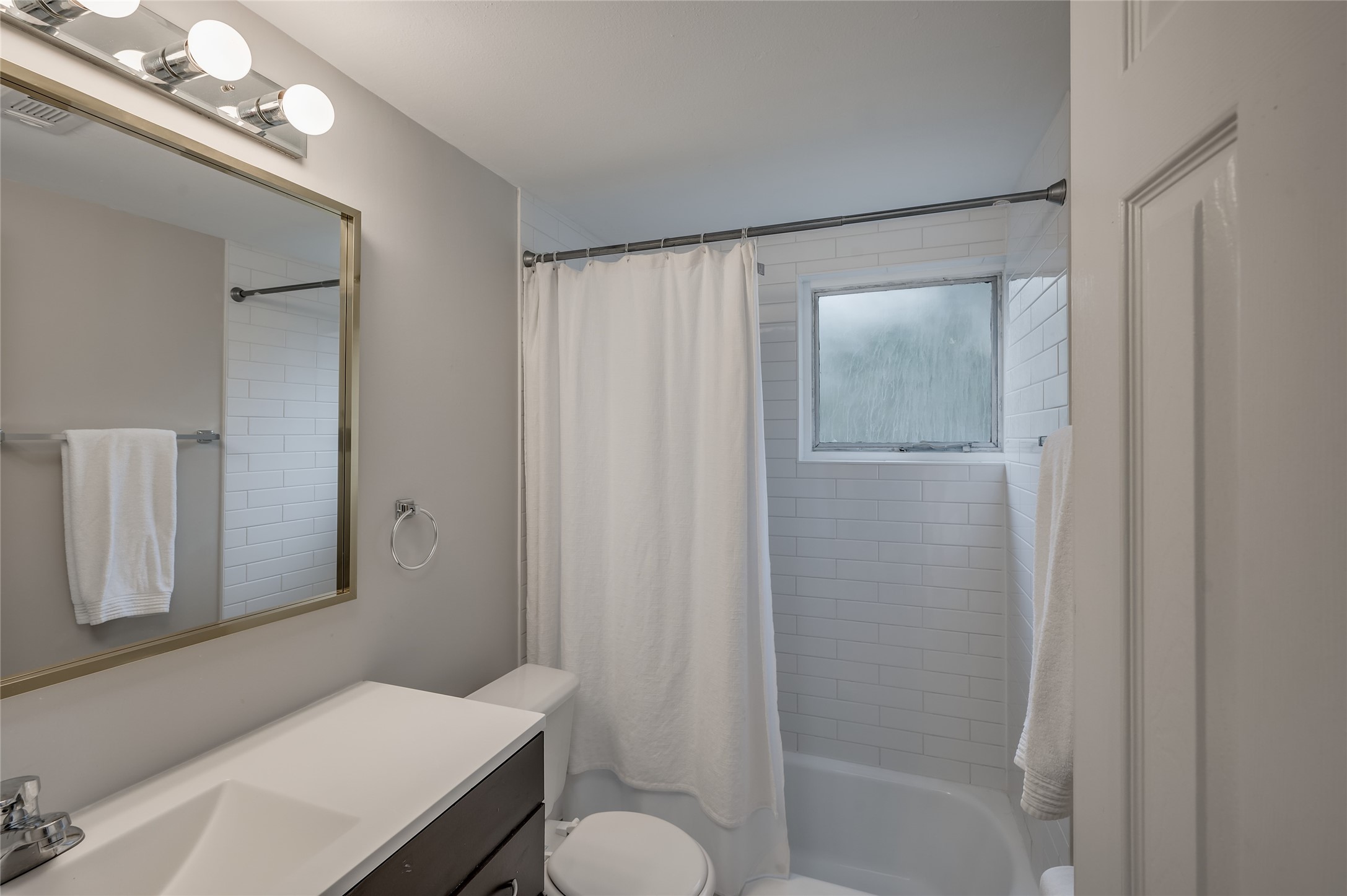 5222 Memorial Drive, Unit 5222 Houston, TX 77007 - Photo 18 of 32 a bathroom with a sink a toilet and shower