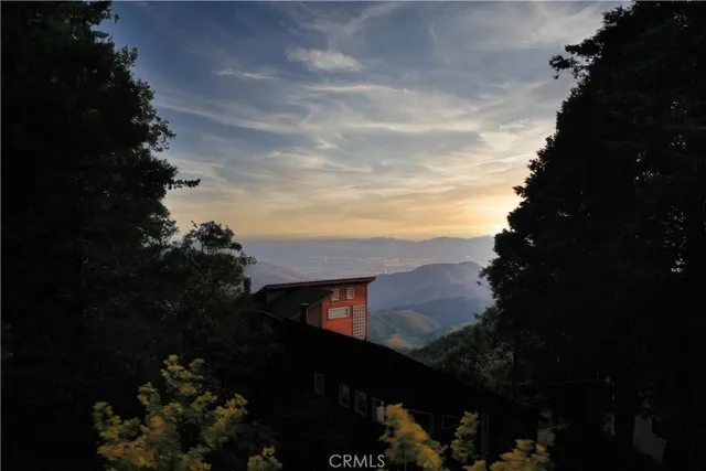 $1,125,000 | 28527 Willow Road, Lake Arrowhead, CA 92385