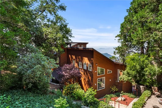 $1,125,000 | 28527 Willow Road, Lake Arrowhead, CA 92385