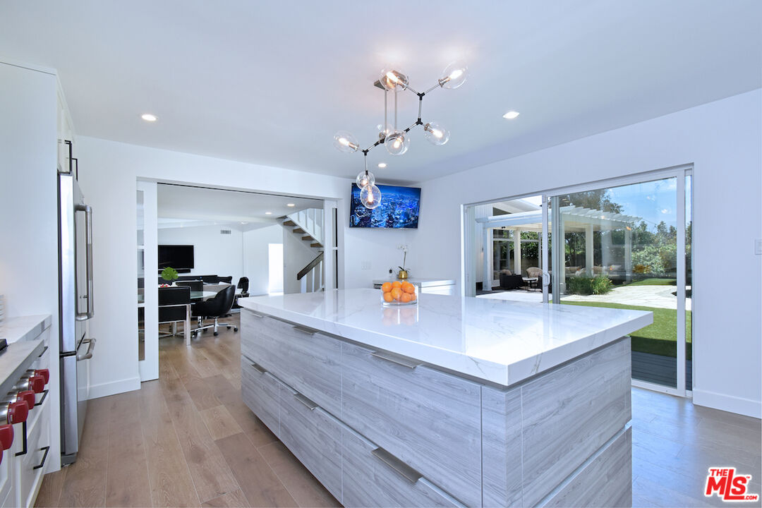 13413 Bayliss Road Los Angeles, CA 90049 - Photo 17 of 32