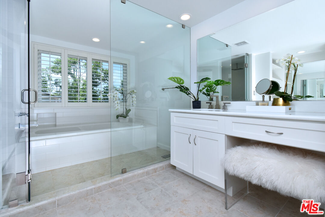 13413 Bayliss Road Los Angeles, CA 90049 - Photo 21 of 32