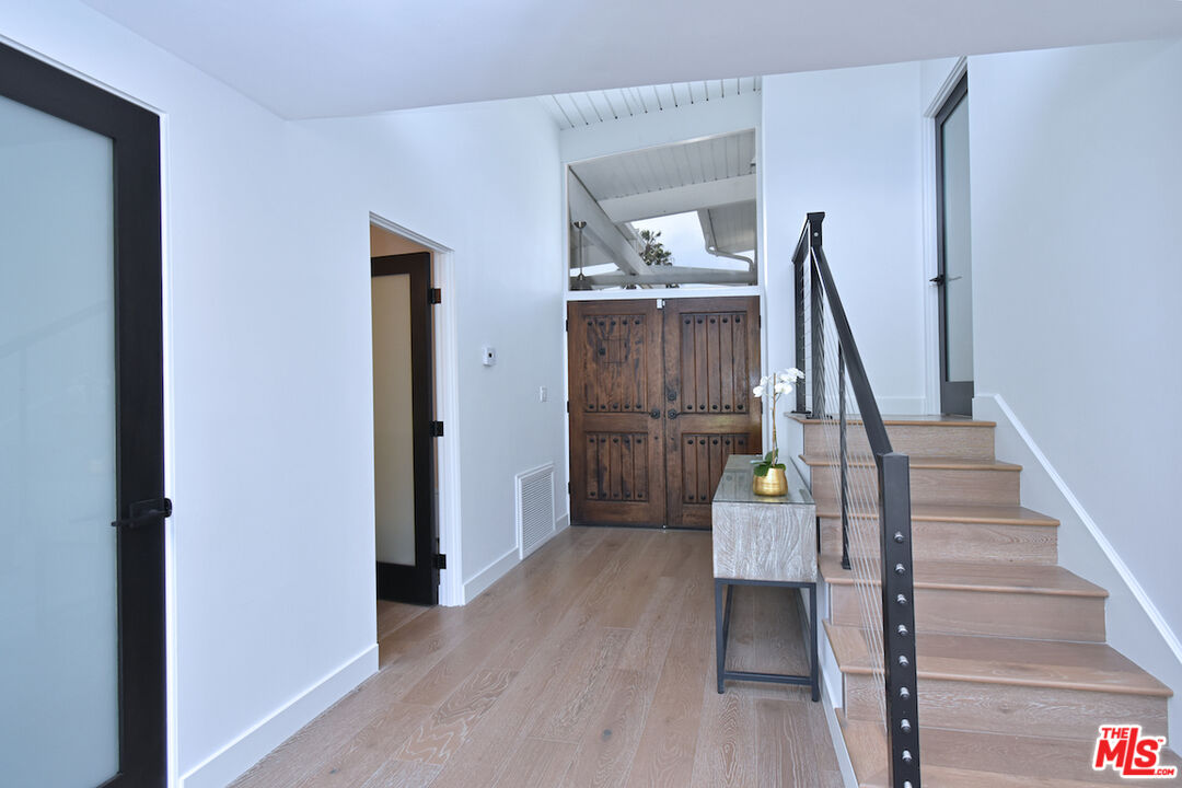 13413 Bayliss Road Los Angeles, CA 90049 - Photo 4 of 32