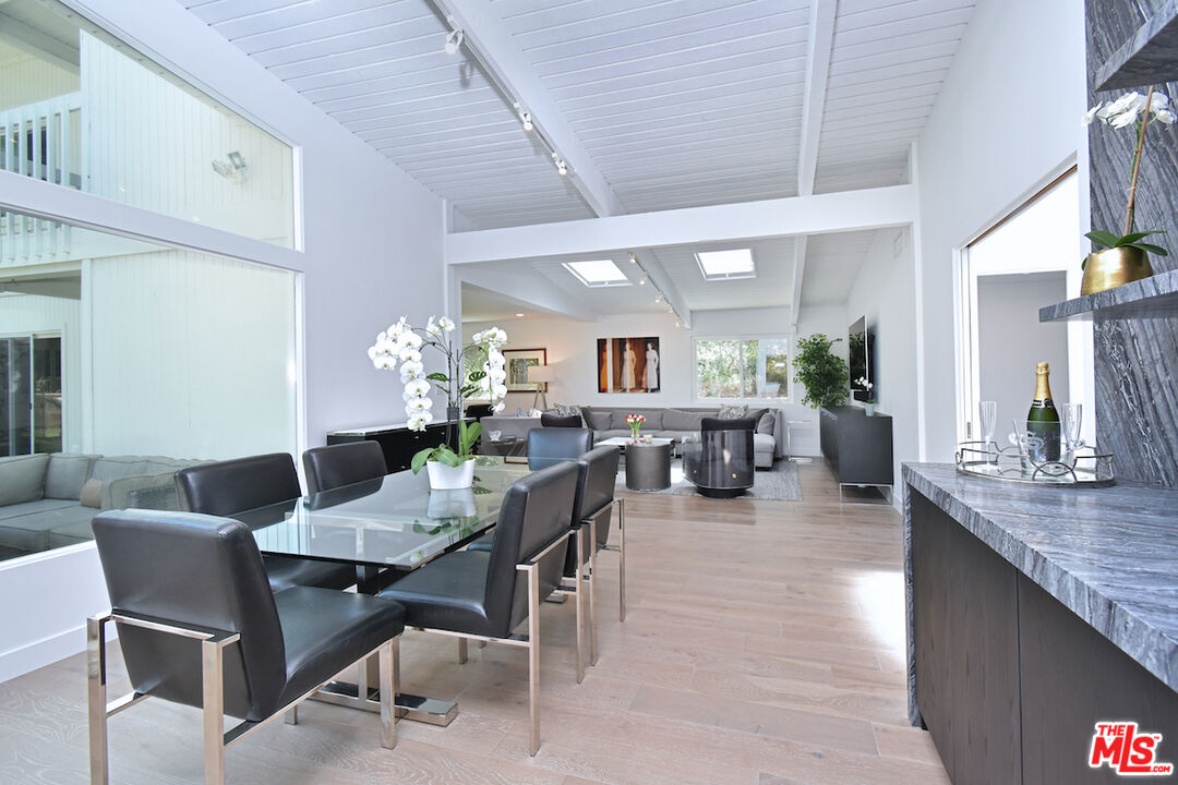 13413 Bayliss Road Los Angeles, CA 90049 - Photo 8 of 32