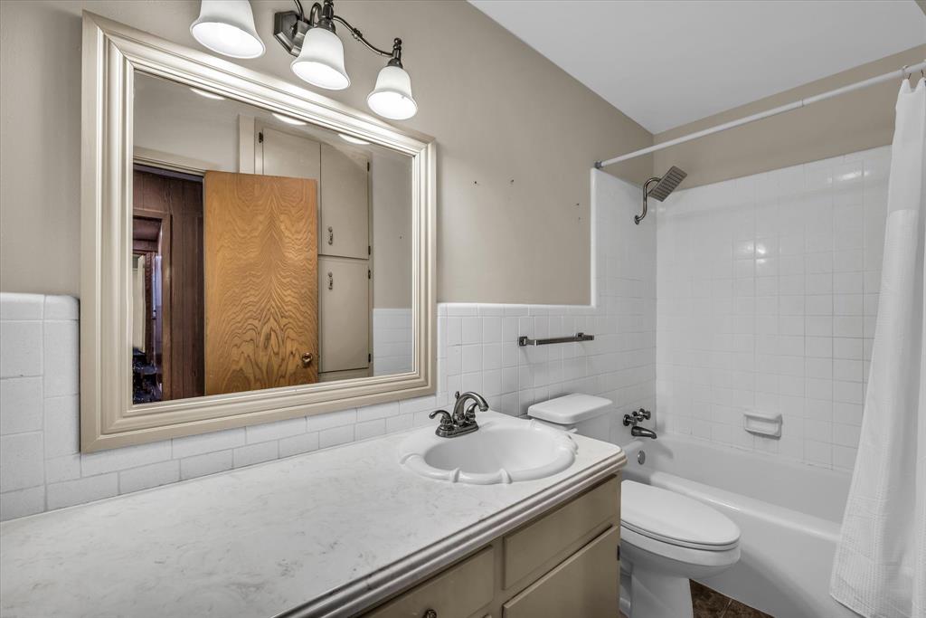 4325 Shady Glen Drive Waco, TX 76708 - Photo 23 of 40 a bathroom with a sink a toilet and a mirror