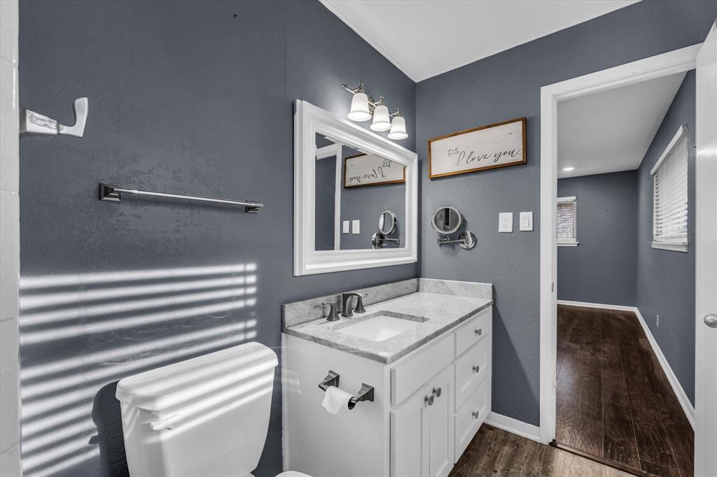 4325 Shady Glen Drive Waco, TX 76708 - Photo 28 of 40 a spacious bathroom with a double vanity sink and a mirror