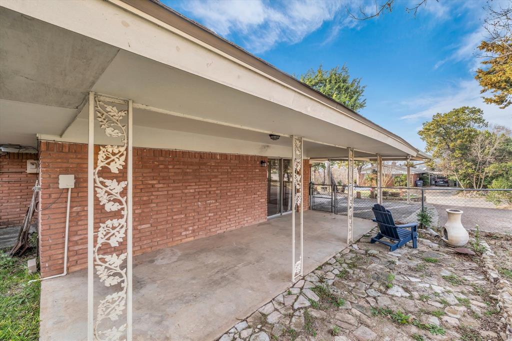4325 Shady Glen Drive Waco, TX 76708 - Photo 36 of 40 a view of a porch with couches table and chairs under an umbrella