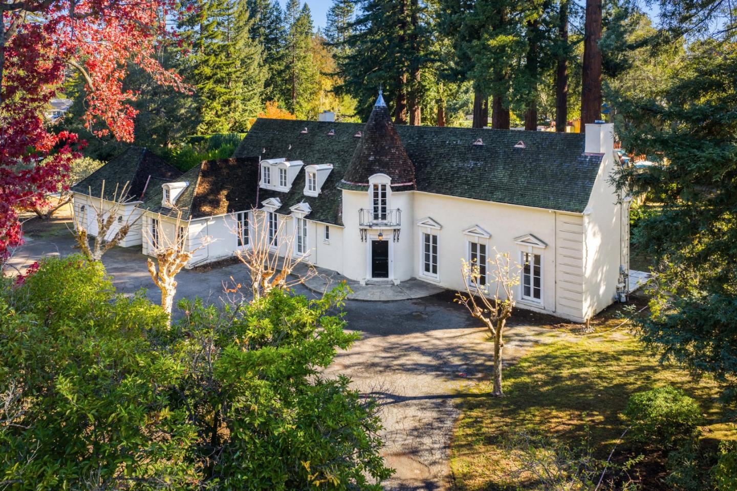 123 Stockbridge Avenue Atherton, CA 94027 - Photo 13 of 22 a view of a patio with table and chairs with wooden fence and plants