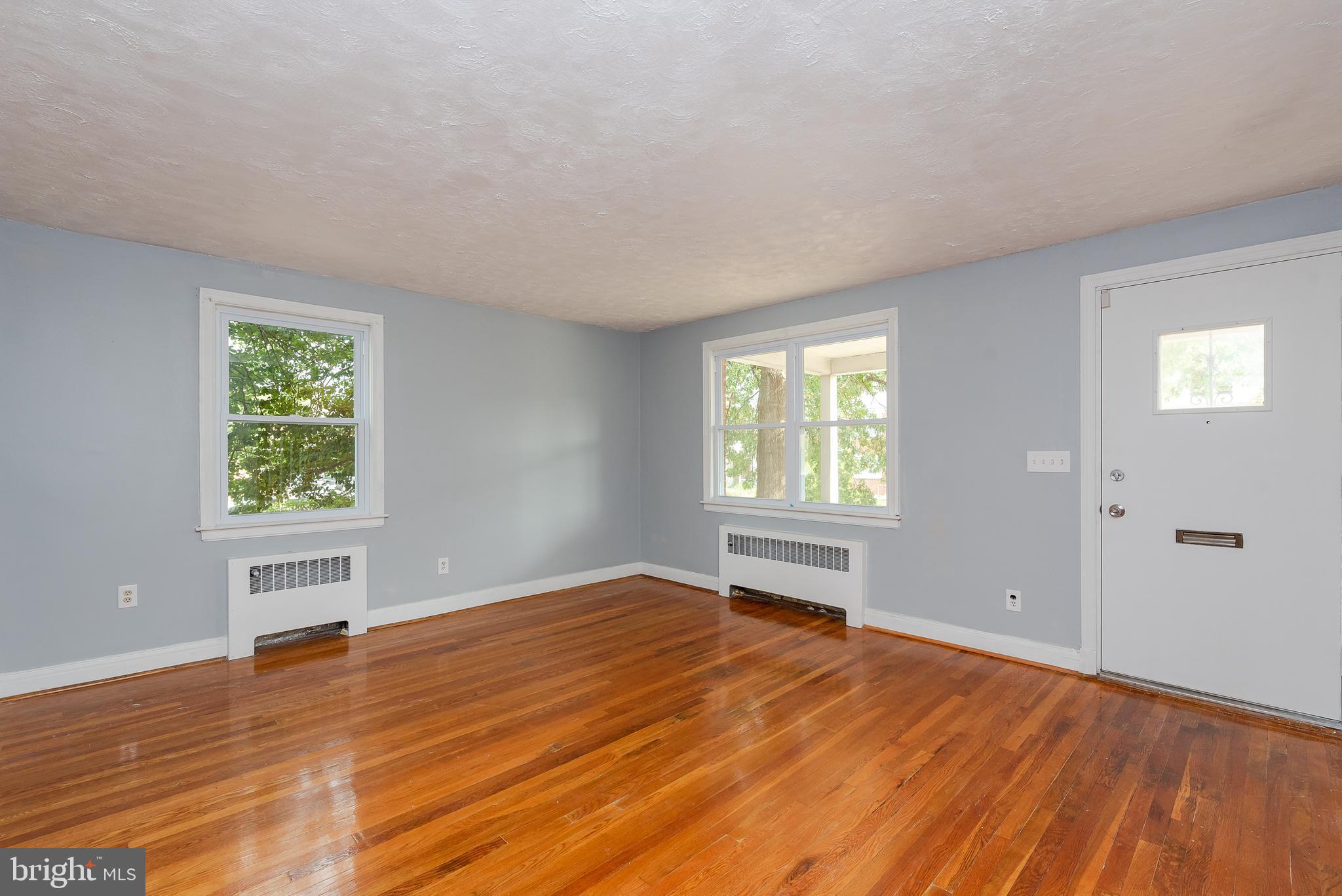 3816 Monterey Road Baltimore, MD 21218 - Photo 4 of 31 Living Room